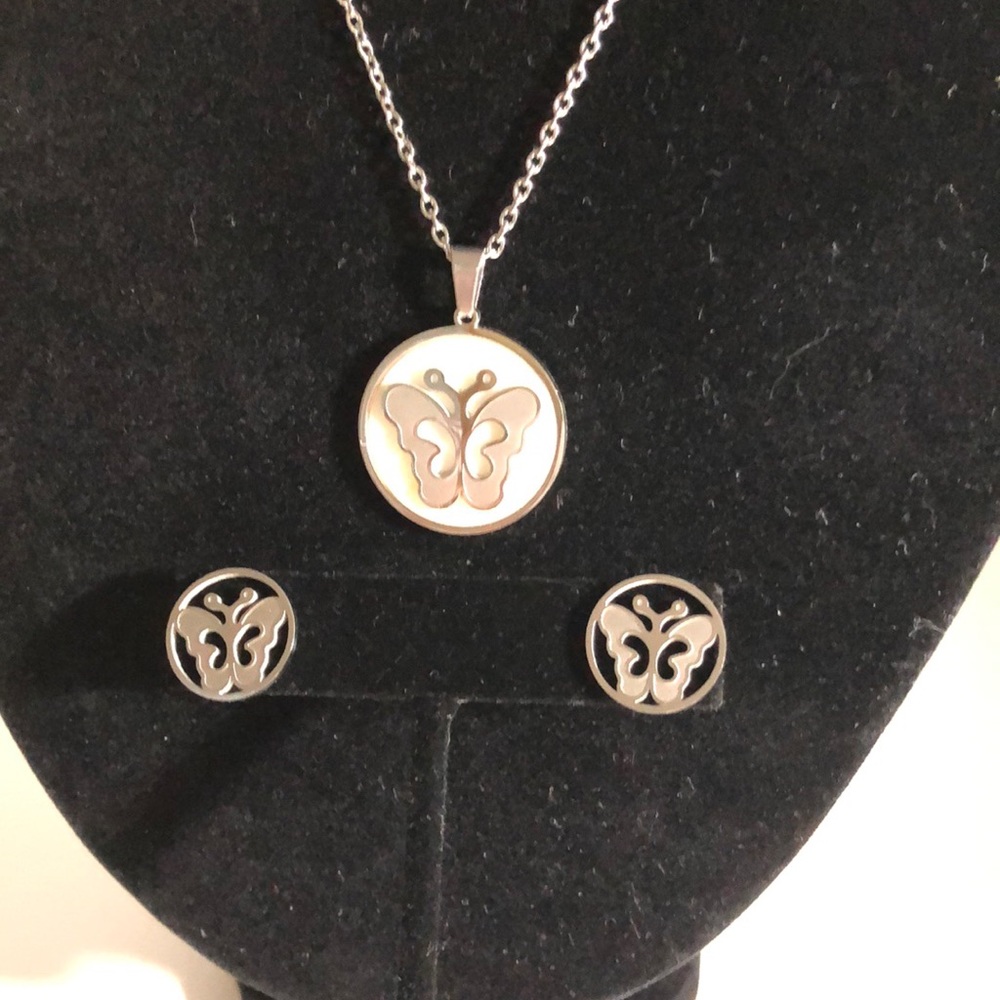 Butterfly 🦋 Earrings and necklaces Set.   SSteel